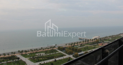 公寓 75.86 平方米的公寓 - 莱赫和玛丽亚·卡钦斯基, Batumi, 佐治亚州。