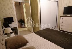 公寓 3-комн 90 m² - 尼科·皮罗斯马尼, Batumi