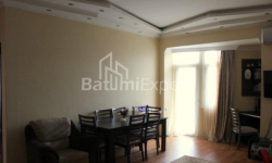 公寓 3-комн 100 m² - 尼科·皮罗斯马尼, Batumi