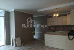 公寓 3-комн 72 m² - 尼科·皮罗斯马尼, Batumi