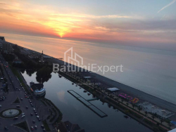 公寓 30 平方米的公寓 - 治安官 Khimshiashvili, Batumi, 佐治亚州。