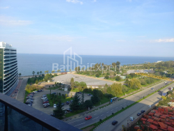 公寓 56.8 平方米的公寓 - 莱赫和玛丽亚·卡钦斯基, Batumi, 佐治亚州。