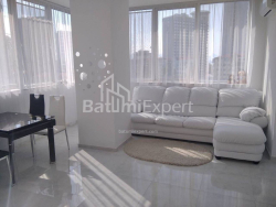 公寓 3-комн 75.6 m² - 尼科·皮罗斯马尼, Batumi
