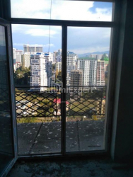 公寓 74 平方米的公寓 - 莱赫和玛丽亚·卡钦斯基, Batumi, 佐治亚州。